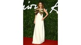 Gaun putih dengan pita besar di bagian dada Lily James membuat sang aktris tampak seperti sebuah bingkisan kado. (Photo by Joel C Ryan/Invision/AP)
