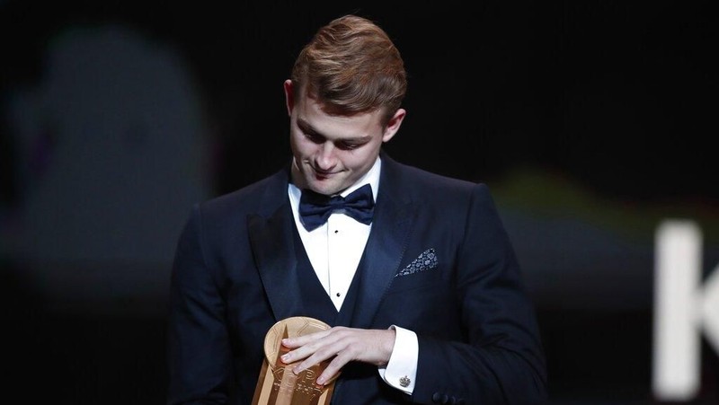 Lionel Messi memenangi Ballon d'Or 2019 setelah mengalahkan Virgil van Dijk dan Cristiano Ronaldo pada Senin, 2 Desember 2019 di Paris, Prancis.