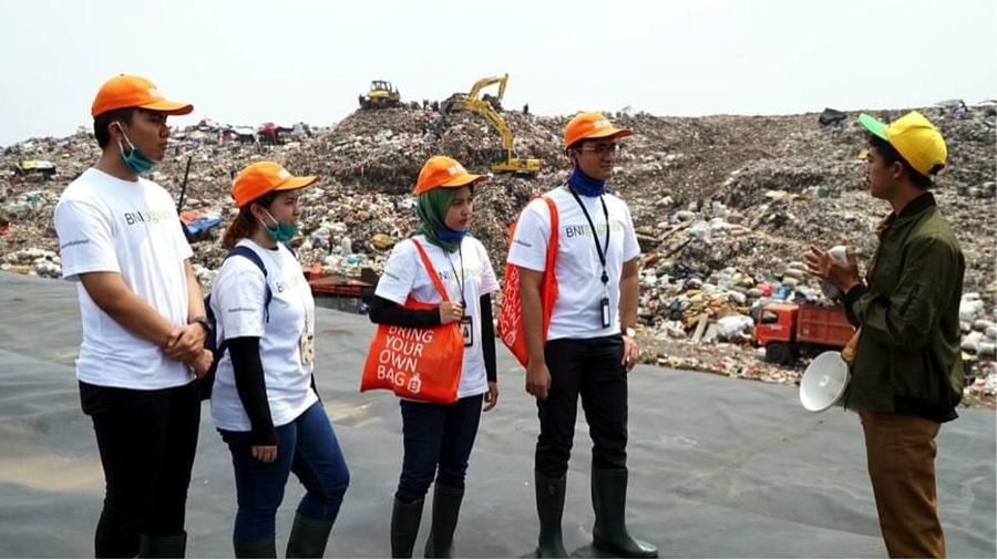 Pencemaran lingkungan akibat limbah sampah masih membutuhkan perhatian serius dari berbagai pihak.