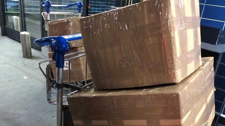 Komponen motor Harley Davidson bekas dan 2 buah sepeda Brompton baru masuk ke Indonesia secara ilegal melalui Pesawat Airbus milik Garuda Indonesia.