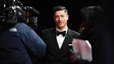 Penyerang Bayern Munchen Robert Lewandowski hadir dalam penganugerahan Ballon d'Or 2019. Penyerang asal Polandia itu sangat produktif musim ini dengan mencetak 27 gol dari 21 laga. (Photo by FRANCK FIFE / AFP)