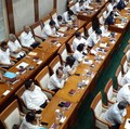 Sedih, Warga Korea Mengadu & Menangis di Gedung DPR RI!