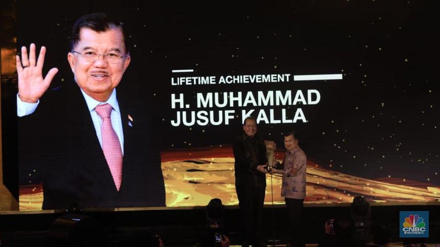 CNBC Indonesia Award 2019 menobatkan Muhammad Jusuf Kalla menjadi sosok untuk kategori Lifetime Achievement Award.