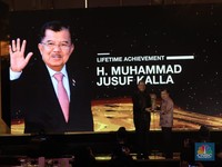 Penuh Prestasi, Jusuf Kalla Raih Lifetime Achievement Award