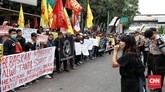 Muhamad Alwi awalnya memprotes aktivitas kapal tongkang di pesisir Kamal Muara dan Pulau C. Kasus itu terjadi pada 11 Desember 2017. (CNN Indonesia/Andry Novelino)
