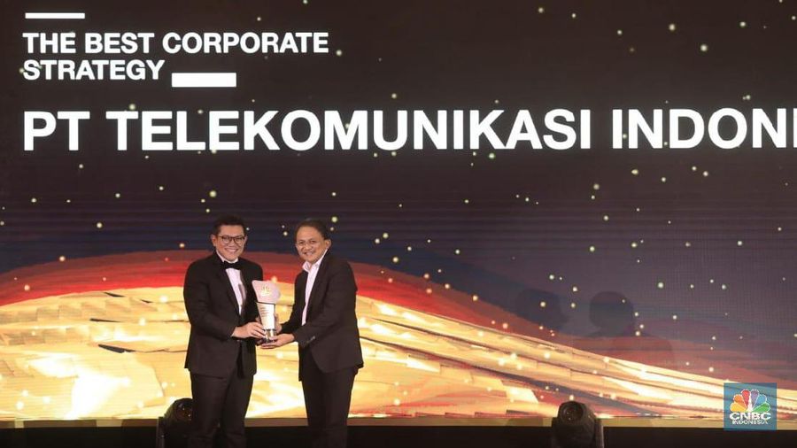 Telkom meraih penghargaan The Best Digital Human Capital Development dan The Best Corporate Strategy dalam CNBC Indonesia Award 2019.