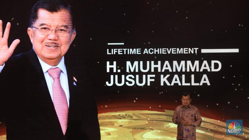 CNBC Indonesia Award 2019 menobatkan Muhammad Jusuf Kalla menjadi sosok untuk kategori Lifetime Achievement Award