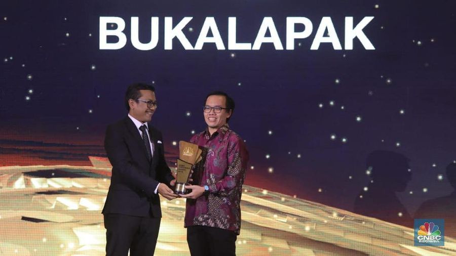 E-commerce unicorn asal Indonesia Bukalapak memenangkan penghargaan dalam ajang CNBC Indonesia Award 2019 untuk kategori The Best E-Commerce.