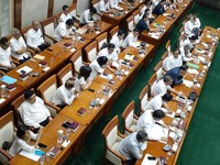 Geger Asuransi! DPR Panggil OJK, Nasabah MPAM hingga Kresna