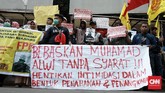 Muhamad Alwi ditahan di Polda Metro Jaya setelah ditetapkan sebagai tersangka perbuatan tidak menyenangkan. (CNN Indonesia/Andry Novelino)