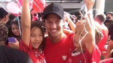 VIDEO: Keluarga dan Fans Sambut Tim Bali United di Bandara
