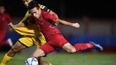 Egy mencetak gol kedua ke gawang Brunei lewat tembakan akurat ke tiang jauh. Saddil Ramdani dan Andy Setyo Nugroho juga mencetak gol di babak kedua. (ANTARA FOTO/Sigid Kurniawan)