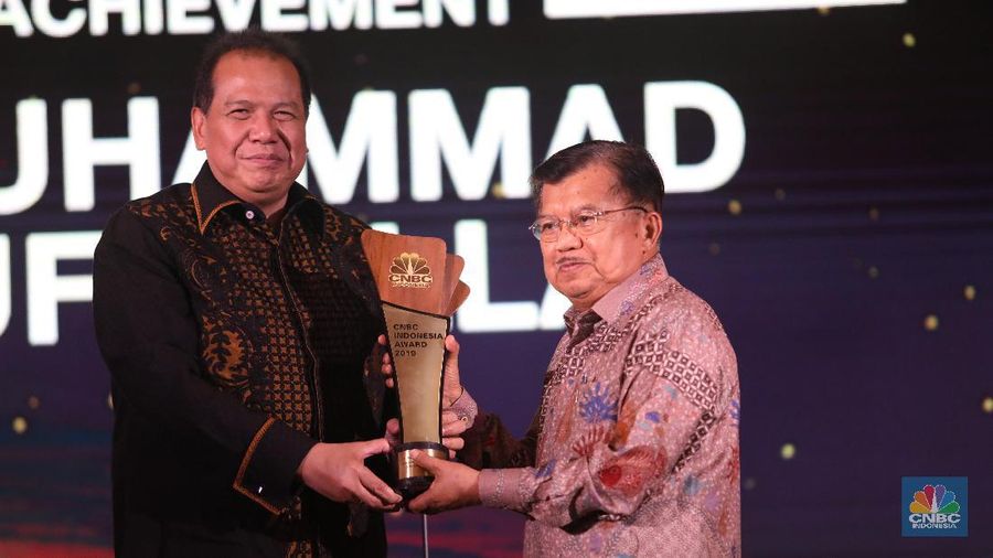 CNBC Indonesia Award 2019 menobatkan Muhammad Jusuf Kalla menjadi sosok untuk kategori Lifetime Achievement Award