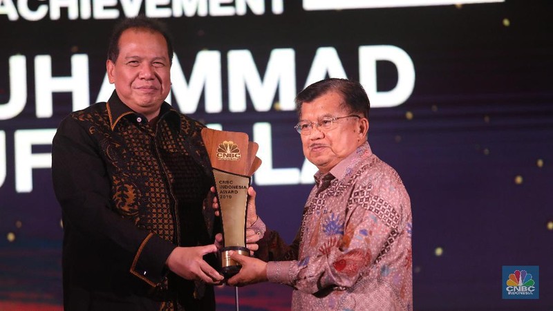 CNBC Indonesia Award 2019 menobatkan Muhammad Jusuf Kalla menjadi sosok untuk kategori Lifetime Achievement Award