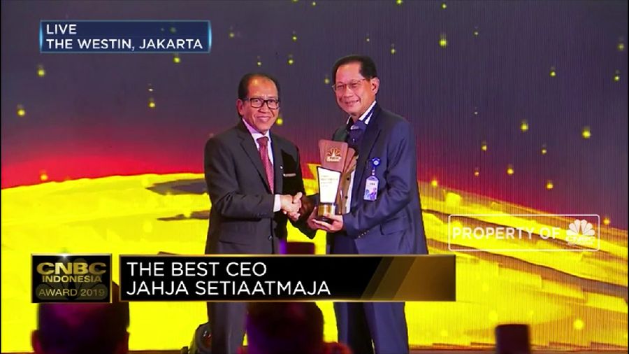 Presiden Direktur PT Bank Central Asia Tbk (BBCA) Jahja Setiaatmadja terpilih menjadi The Best CEO dalam CNBC Indonesia Award 2019.