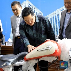 Sarat Korupsi, Erick Mau Revisi Kontrak Garuda-Bombardier