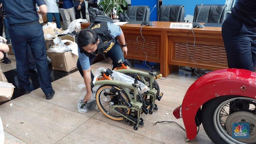 Harley dan Brompton (CNBC Indonesia/Lidya Kembaren)