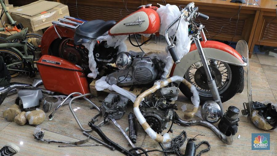 Harley dan Brompton Selundupan (CNBC Indonesia/Andrean Kristianto)