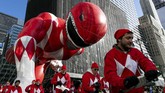 Balon Power Rangers Mighty Morphin di Sixth Avenue di New York saat Parade Macy's Thanksgiving pada Kamis (29/11). (AP Photo/Jeenah Moon)