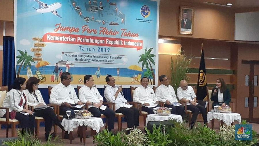 Kemenhub mengklaim salah satu kesuksesannya dalam lima tahun terakhir adalah membuat regulasi tentang taksi online dan ojek online di Indonesia.