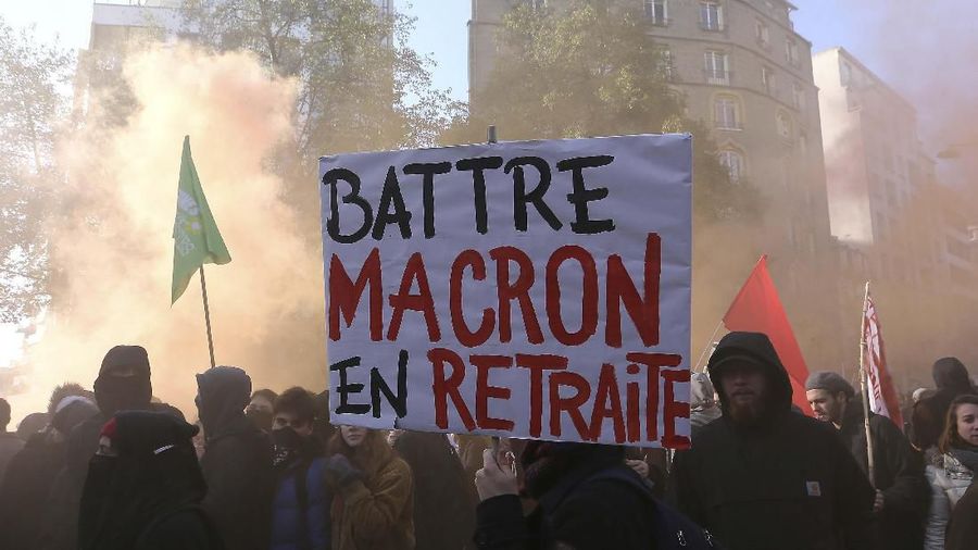 Kamis (5/12/2019) lalu, masyarakat Prancis melakukan demo untuk menentang kebijakan Presiden Macron.