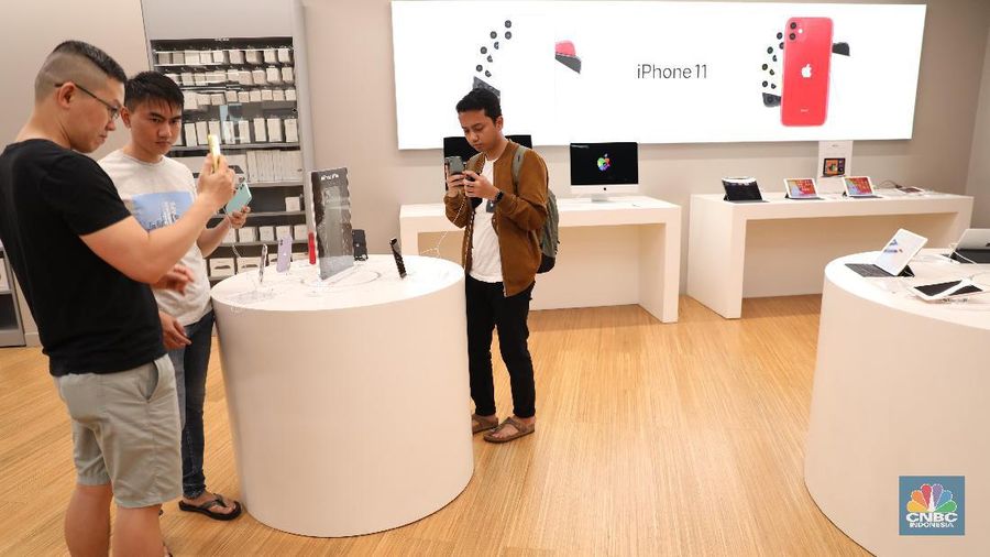 Beberapa pelanggan mengaku rela mengantri mulai dari jam 3 dini hari demi mendapatkan berbagai promo seperti gratis cicilan pertama.