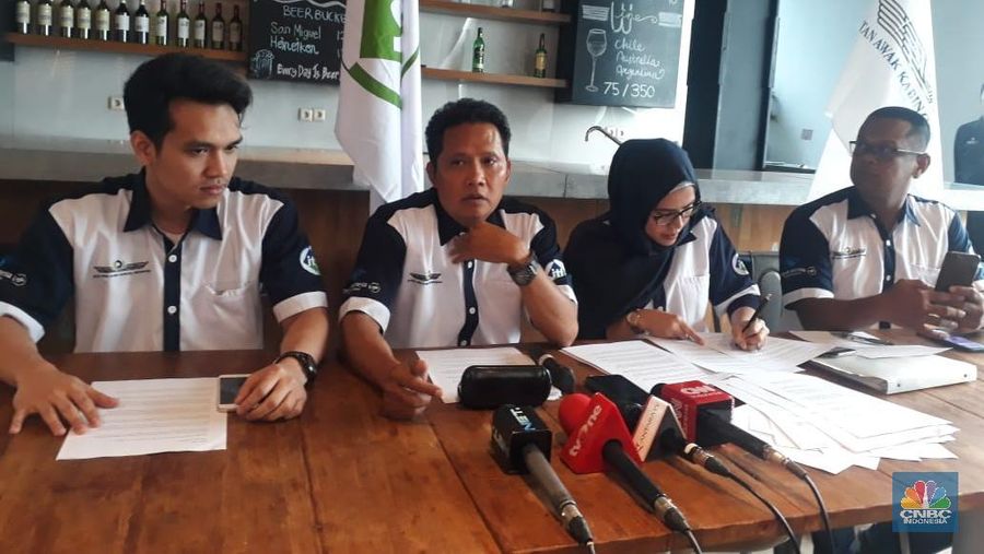Serikat pekerja menyampaikan curahan soal kondisi hubungan kerja di Garuda.