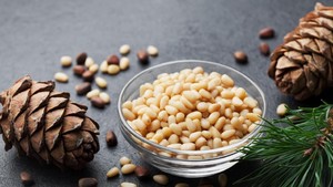 5 Manfaat Kacang Pinus, untuk Tulang hingga Jantung