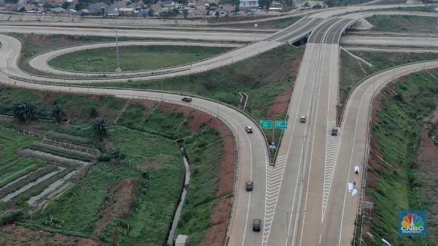 Tol Serpong-Kunciran bagian dari JORR II yang sudah lama dirancang sejak 1980-an untuk menghubungkan antar kota di sekitar Jakarta.