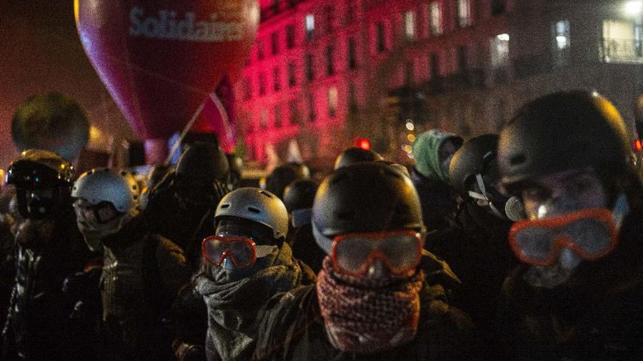 Kamis (5/12/2019) lalu, masyarakat Prancis melakukan demo untuk menentang kebijakan Presiden Macron.