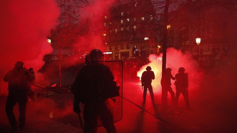 Kamis (5/12/2019) lalu, masyarakat Prancis melakukan demo untuk menentang kebijakan Presiden Macron.