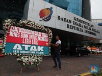 Melihat Lagi Karangan Bunga Unik di Kantor Erick Thohir