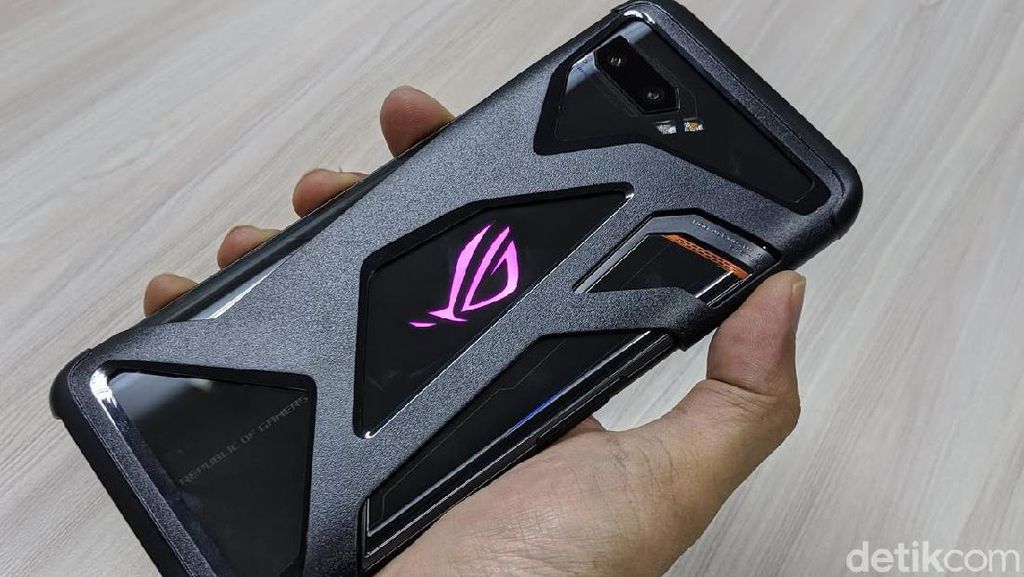 Penampilan Gahar ROG Phone 2 yang Bikin Tergoda Penampilan Gahar ROG Phone 2 yang Bikin Tergoda