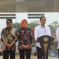 Jokowi Dukung Erick Thohir Pecat Dirut Garuda