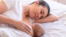 Tips buat Ibu Baru Tetap Sehat dan Bahagia Meski Kurang Tidur