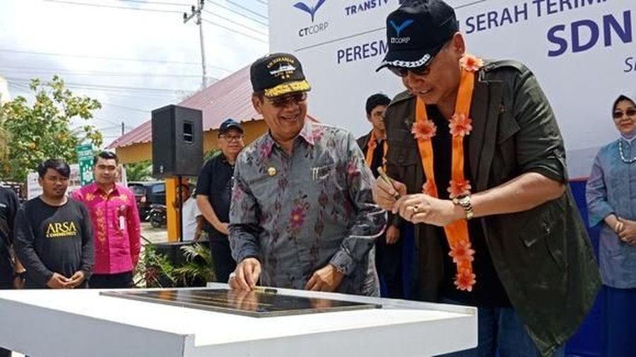 Chairman CT Corp, Chairul Tanjung (CT) meresmikan berdirinya sekolah dan masjid untuk korban gempa-tsunami Palu