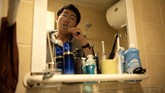 Zhuansun hanya memenuhi kebutuhan kliennya akan perbincangan intim yang hangat dengan sedikit bumbu godaan. (AFP Photo/Noel Celis)