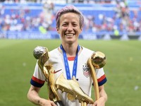 Rambut Pemain Bola Peraih Ballon d'Or Jadi Model Sepatu