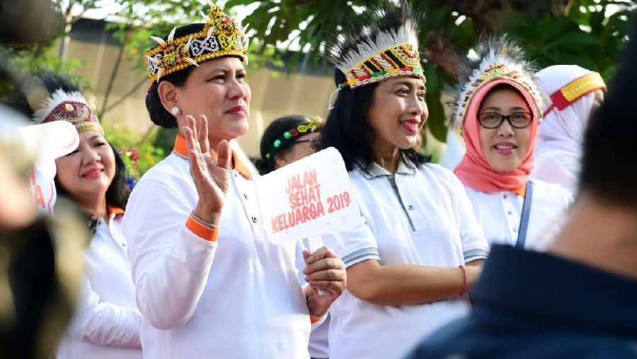 Begini Gaya Iriana Jokowi Jalan Sehat Peringati Hari Ibu di GBK. /Muchlis Jr - Biro Pers Sekretariat Presiden