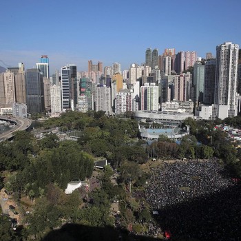 Penampakan Lautan Manusia Peringati 6 Bulan Demo Hong Kong
