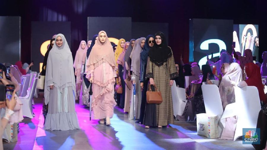 Brand tersebut didirikan oleh tiga bersaudara, yakni Siriz, Senaz dan Sansa di tahun 2011.