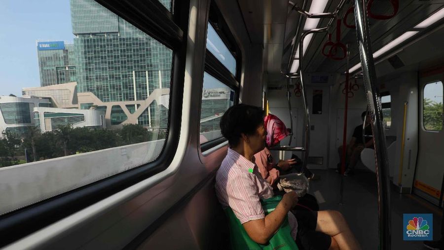 Penumpang LRT Jakarta anjlok 40%.