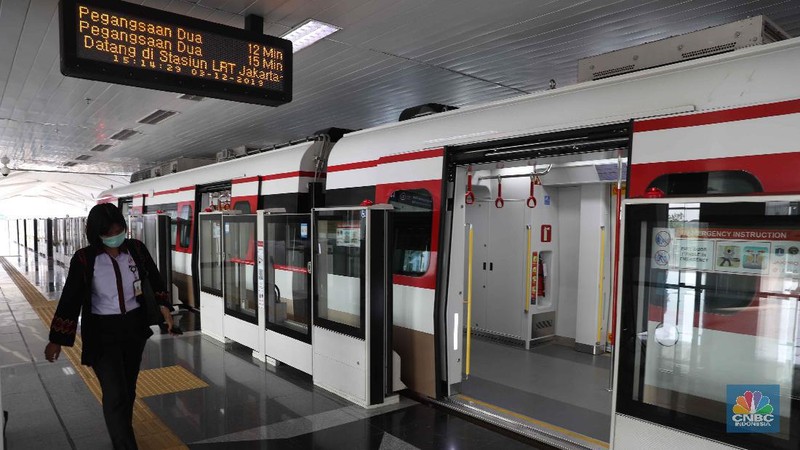 Jumlah penumpang Light Rail Transit (LRT) Jakarta ditargetkan mencapai target 14.000 penumpang per hari