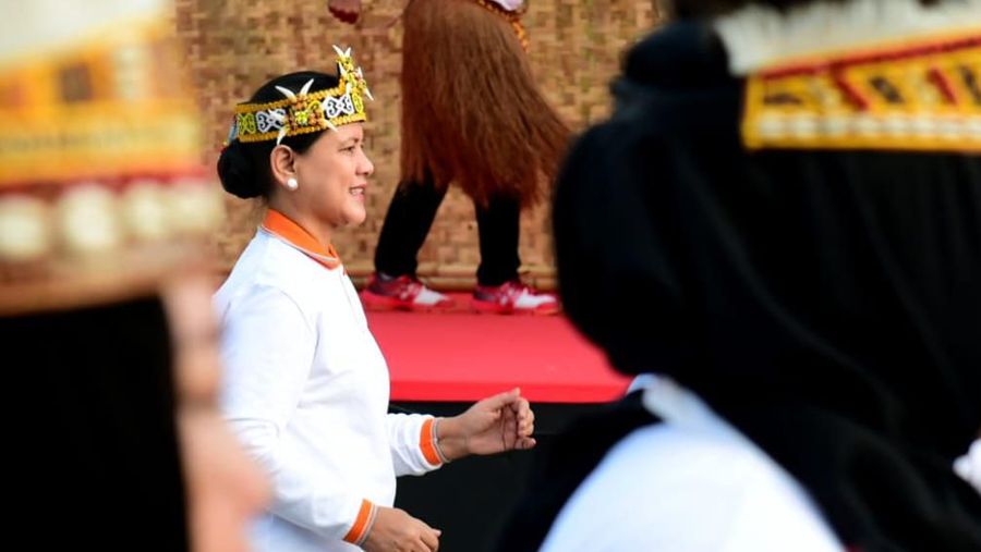 Turut hadir pula istri Wakil Presiden KH Ma'ruf Amin, yaitu Wury Ma'ruf Amin.