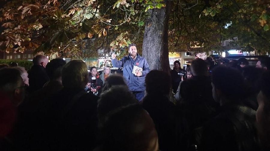 Ali Milani, 25 tahun, menjadi calon legislatif dari Partai Buruh yang akan bertanding dalam Pemilu melawan Partai Konservatif Boris Johnson, 12 Desember nanti.