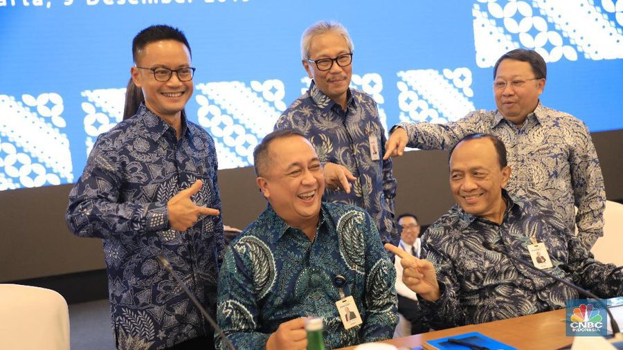 Rapat Umum Pemegang Saham Luar Biasa (RUPSLB) resmi mensahkan Royke Tumilaar jadi dirut.