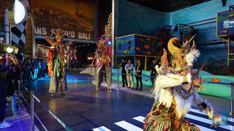 Trans Studio Bali, akan dibuka pada hari Kamis (12/12) nanti. Harga tiket dibanderol Rp 375.000 untuk warga lokal, dan Rp 600.000 untuk  non-lokal.
