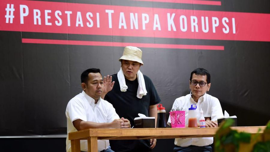 Justru, dia mengklaim sebagai bentuk sayang kepada perusahaan tersebut.