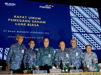 Jadi Dirut, Begini Gaya Royke Tumilaar di RUPSLB Bank Mandiri