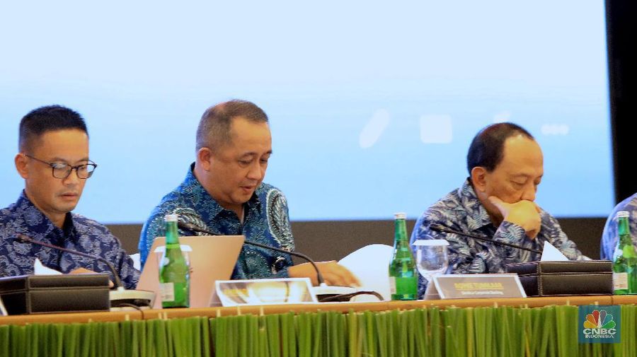Rapat Umum Pemegang Saham Luar Biasa (RUPSLB) resmi mensahkan Royke Tumilaar jadi dirut.